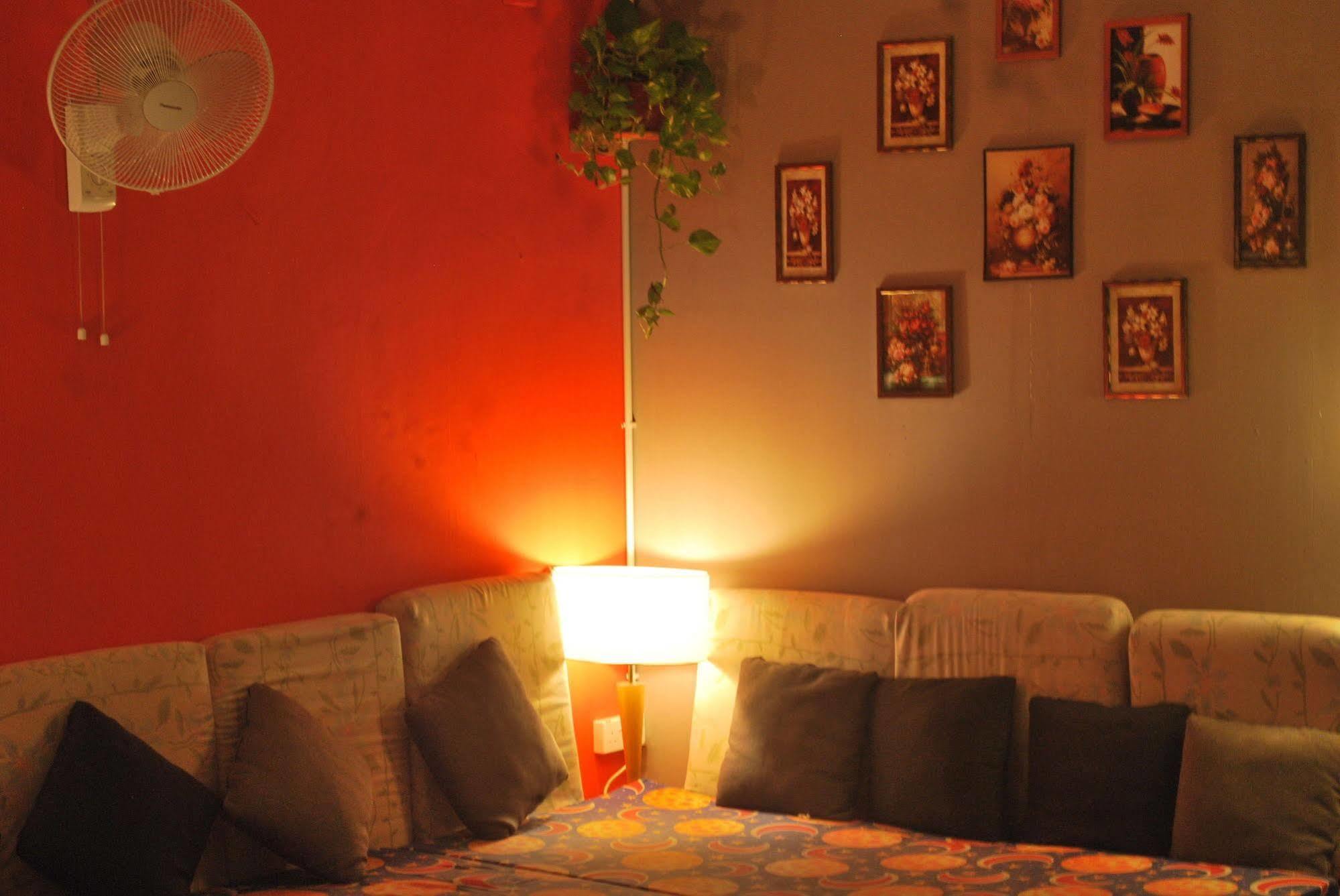 Gibbon Guesthouse Kuching Luaran gambar